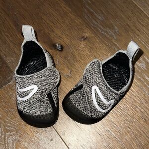 Nike swoosh 1 size 4c